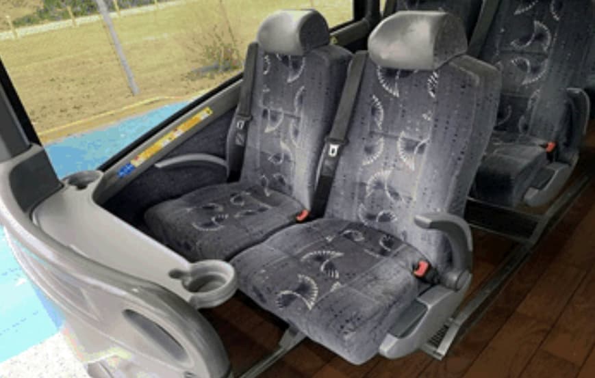 2016 MCI J4500 Coach Bus - Image 2