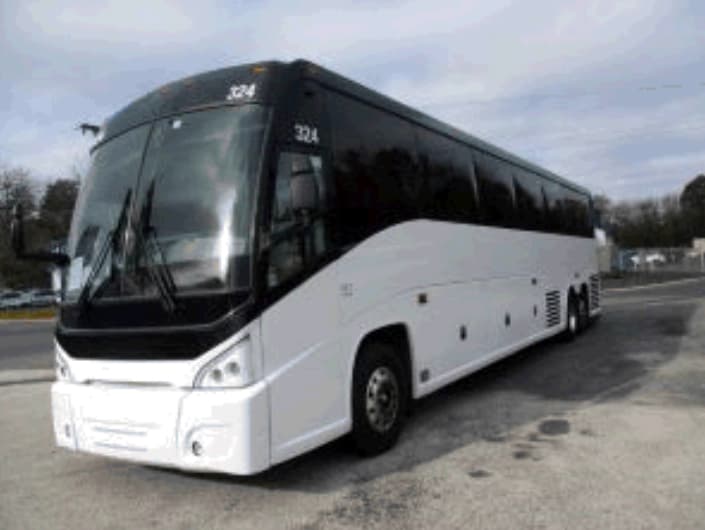 2015 MCI J4500 Coach Bus - Image 1