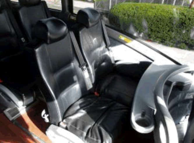 2015 MCI J4500 Coach Bus - Image 2