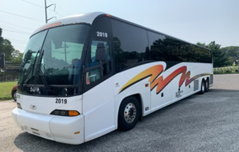 2011 Motor Coach Industries J4500 bus