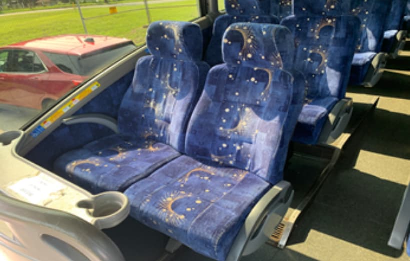 2011 MCI J4500 Coach Bus - Image 2
