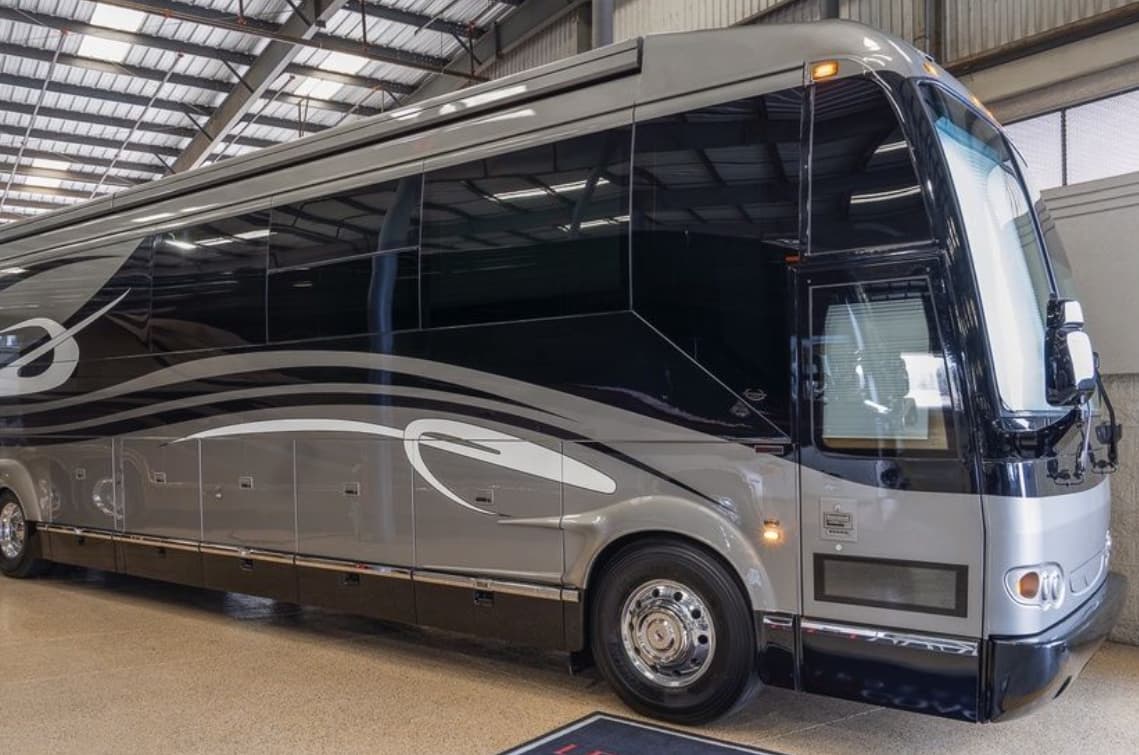 2006 Prevost (NFI) H3-45 bus