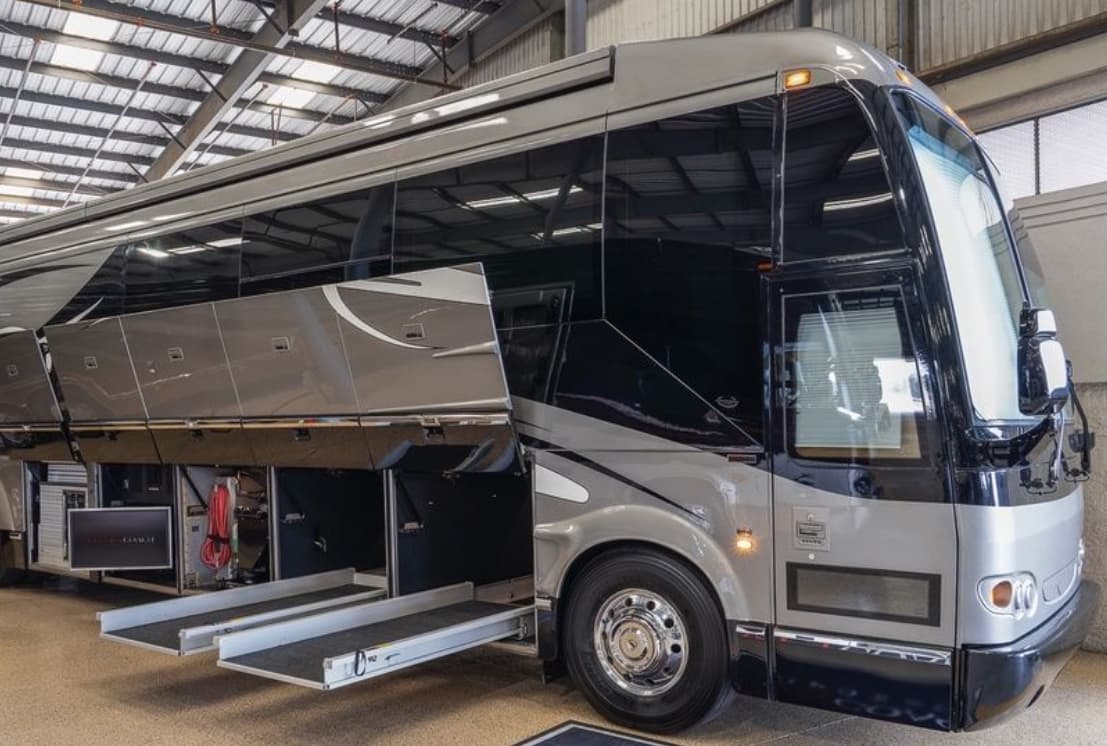2006 Prevost Marathon H3-45 - Image 2