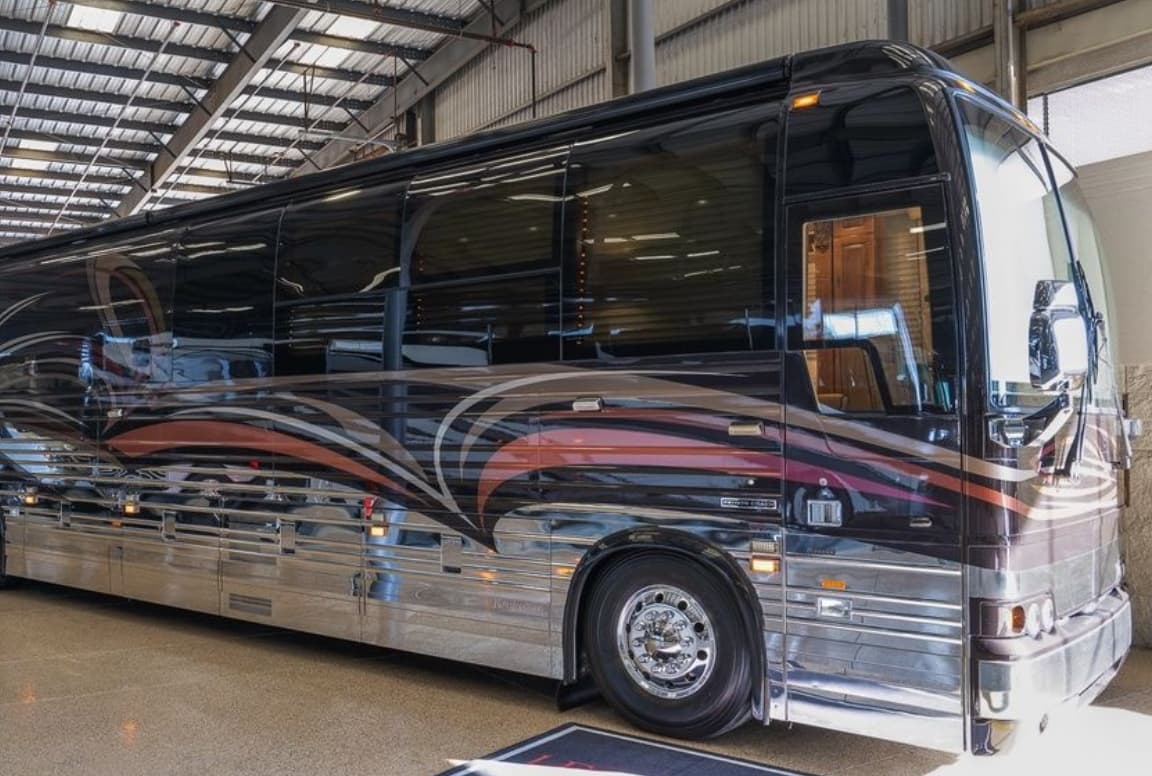 2006 Prevost Royale XLII - Image 1