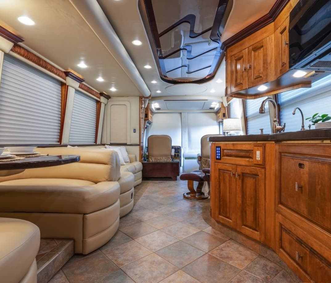 2006 Prevost Royale XLII - Image 6
