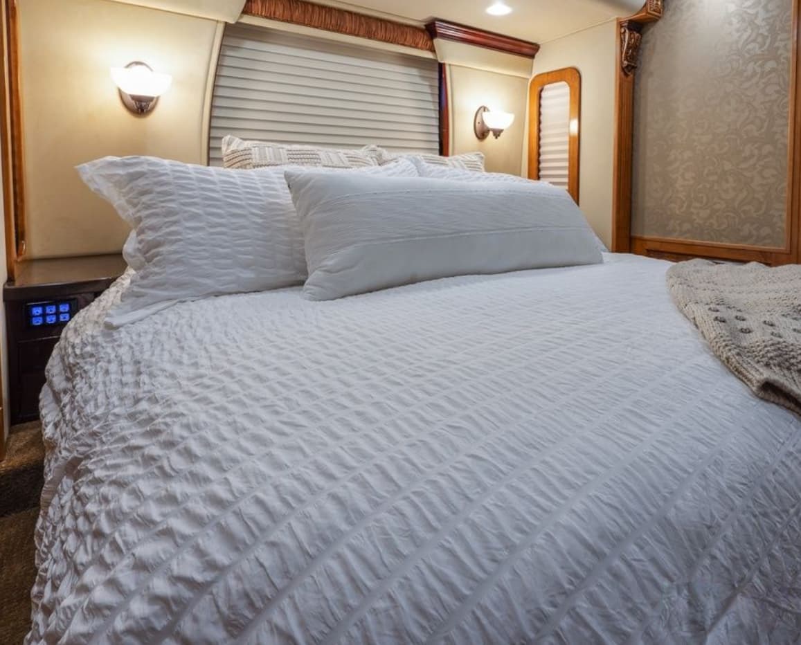 2006 Prevost Royale XLII - Image 8