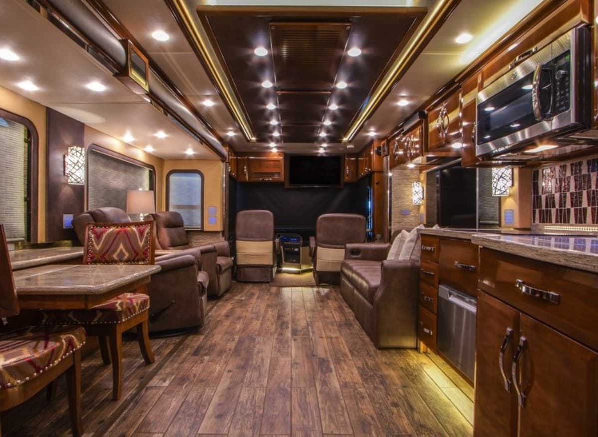 2016 Newmar King Aire 4519 - Image 6