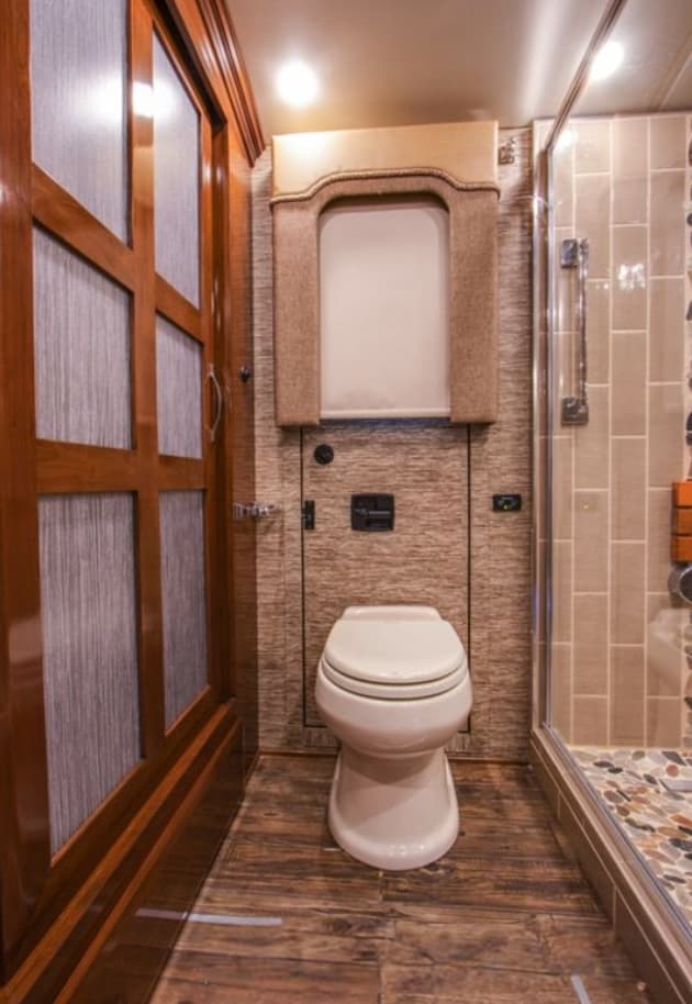 2016 Newmar King Aire 4519 - Image 7