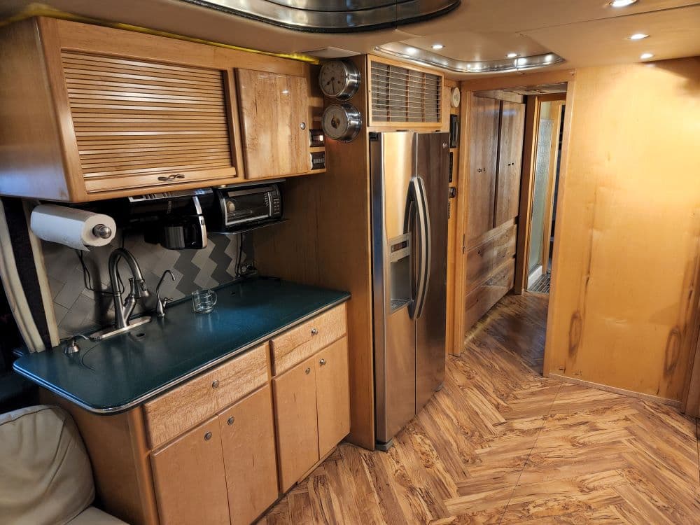 2000 MCI ELS4500 - Image 8