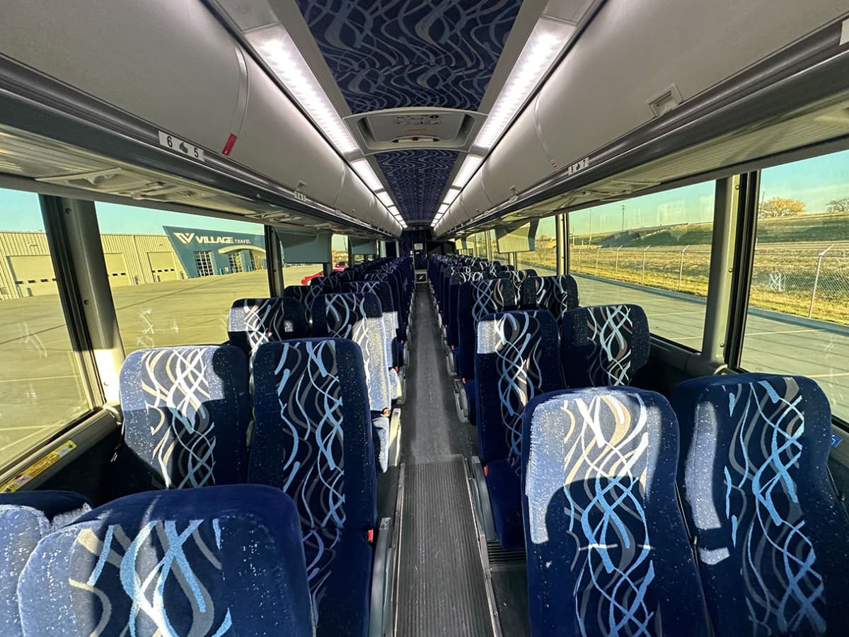 2011 MCI J4500 Coach Bus - Image 6