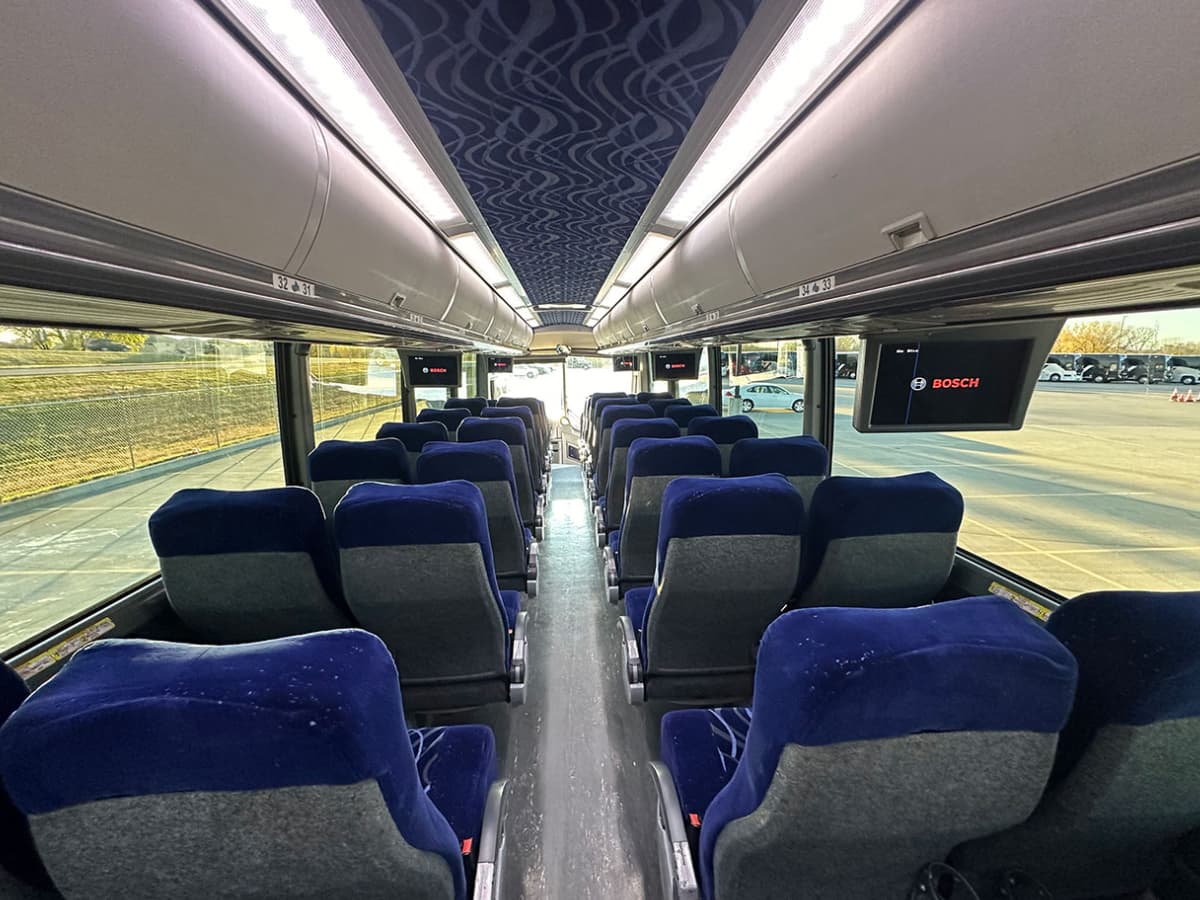 2011 MCI J4500 Coach Bus - Image 7