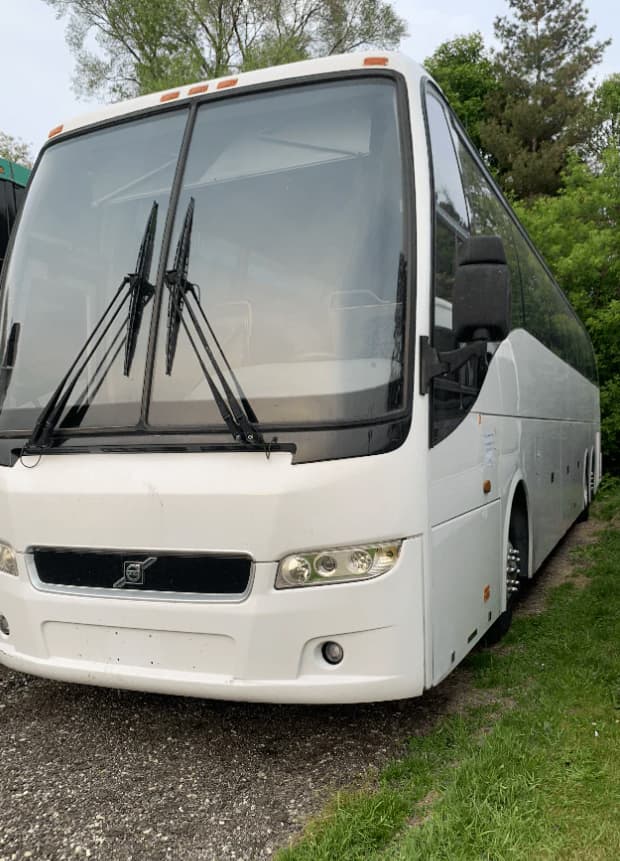 2011 Volvo 9700 DEF Coach Bus - Image 1