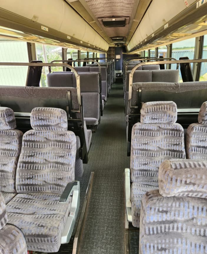 2006 MCI J4500 Coach Bus - Image 4