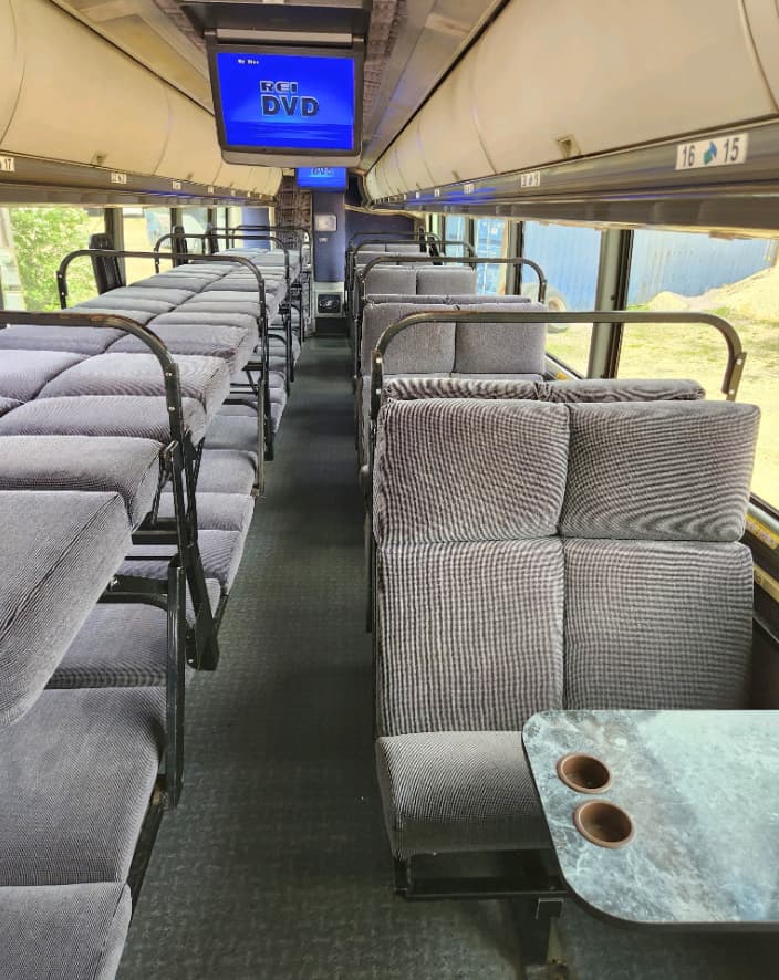 2006 MCI J4500 Coach Bus - Image 5