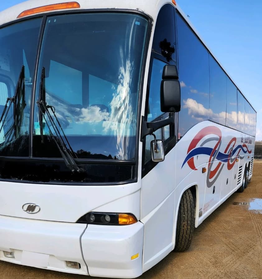 2008 MCI J4500 Coach Bus - Image 2