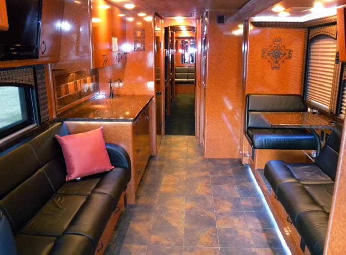 2009 Prevost XLII Motorcoach - Image 3