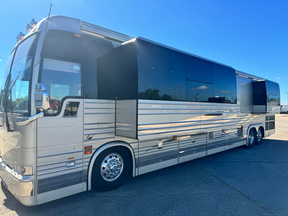 2008 Prevost (NFI) XLII bus