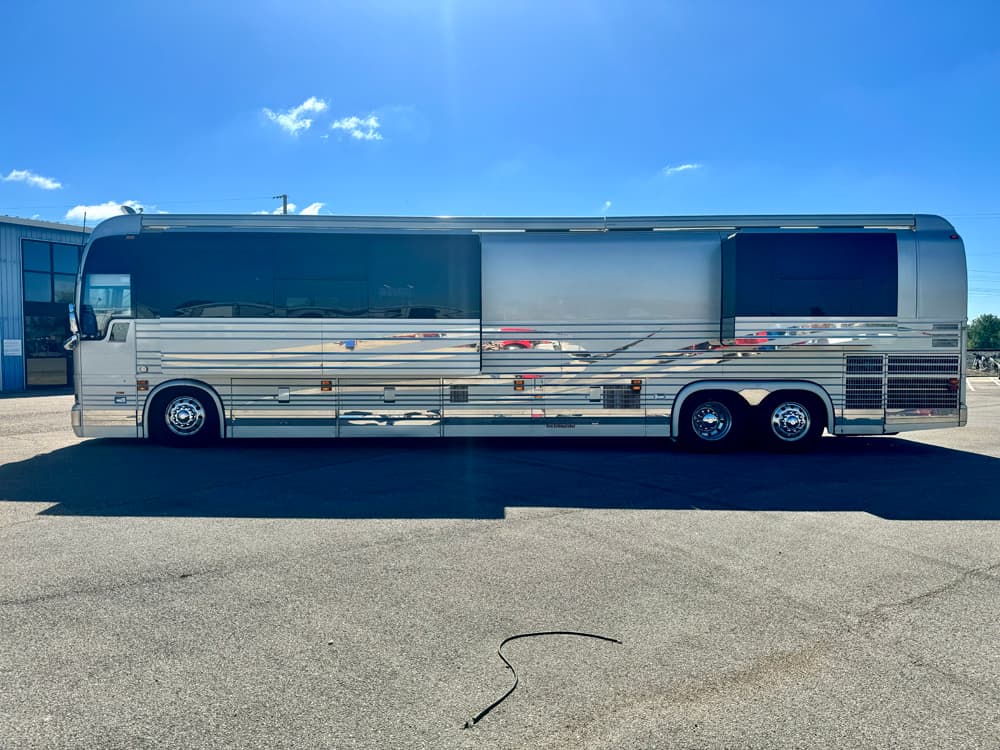 2008 Prevost XLII Motorcoach - Image 2