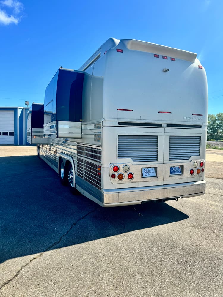 2008 Prevost XLII Motorcoach - Image 3