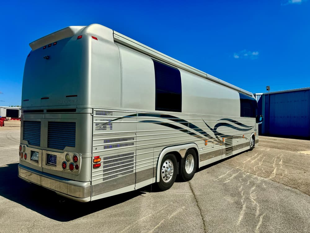 2008 Prevost XLII Motorcoach - Image 4