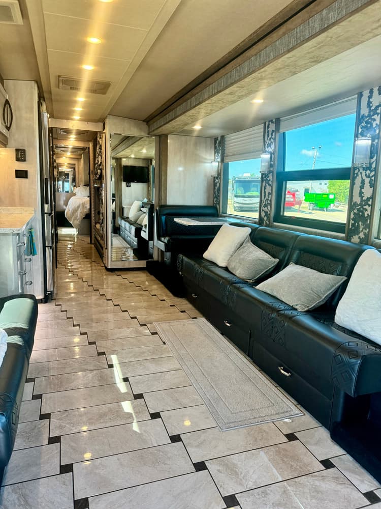 2008 Prevost XLII Motorcoach - Image 5
