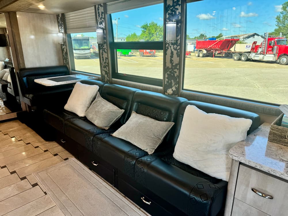 2008 Prevost XLII Motorcoach - Image 7