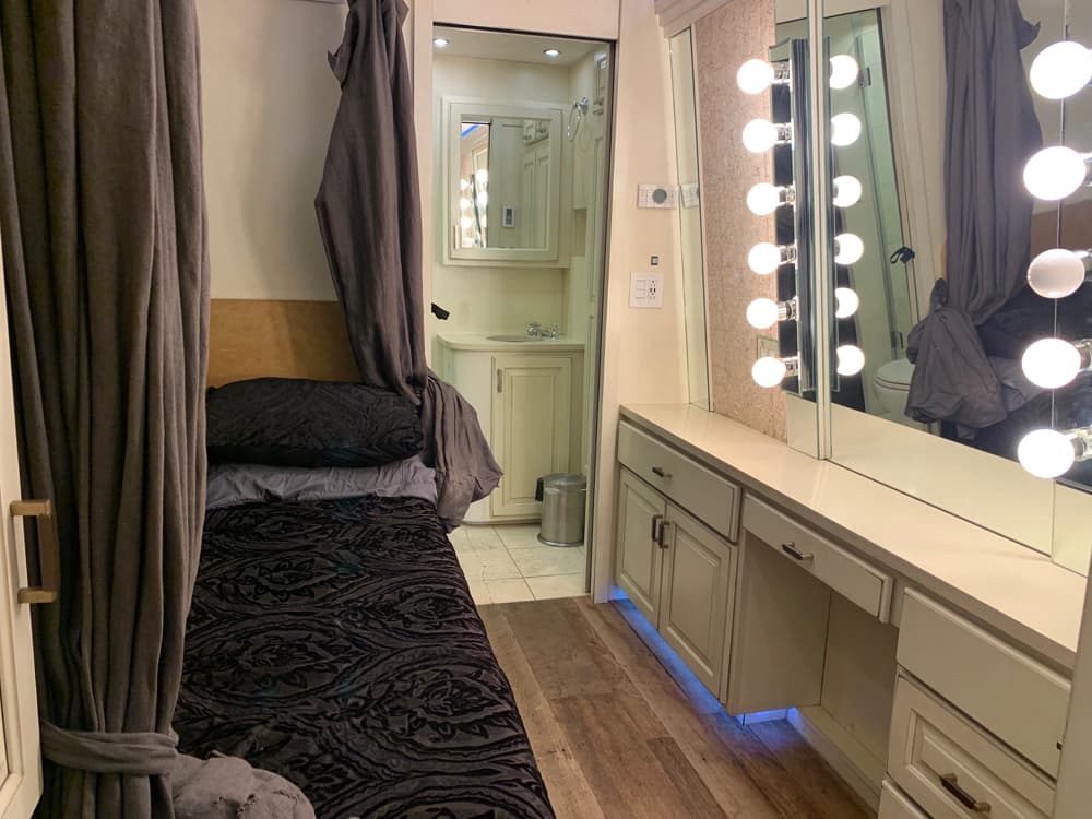 2007 Prevost XLII Motorcoach - Image 14
