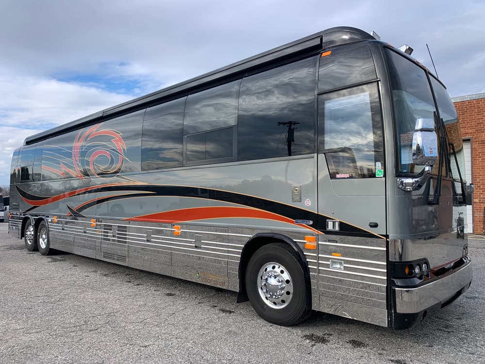 2007 Prevost XLII Motorcoach - Image 2