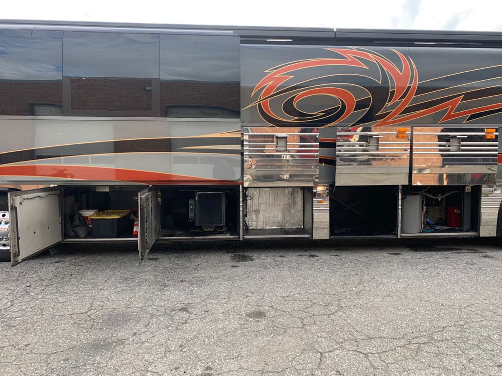 2007 Prevost XLII Motorcoach - Image 6