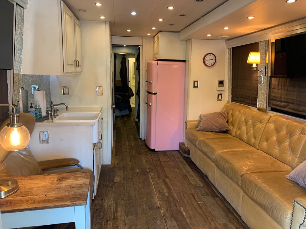 2007 Prevost XLII Motorcoach - Image 9