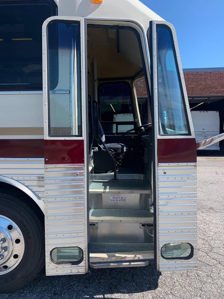 1996 Eagle Model 15 Coach Bus - Image 9