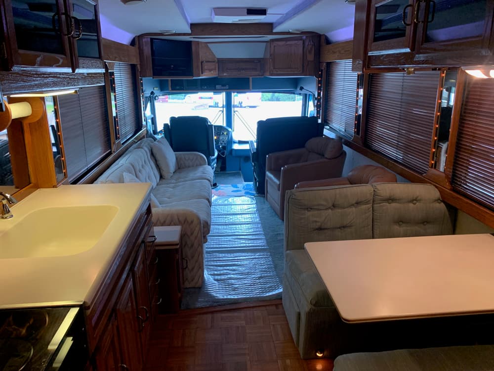 1989 Eagle Model 15 Motorcoach - Image 10