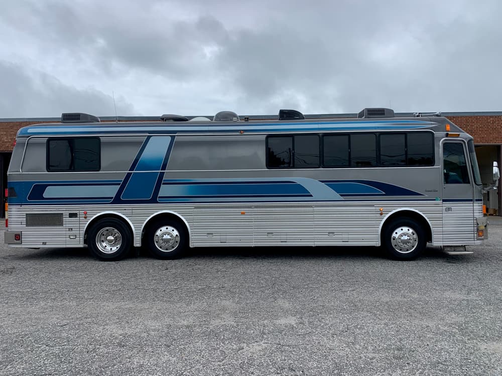 1989 Eagle Model 15 Motorcoach - Image 2