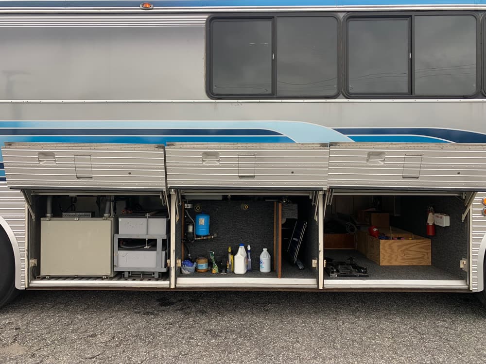 1989 Eagle Model 15 Motorcoach - Image 3