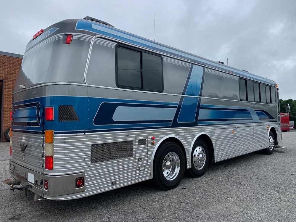 1989 Eagle Model 15 Motorcoach - Image 4