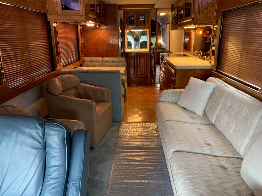 1989 Eagle Model 15 Motorcoach - Image 9