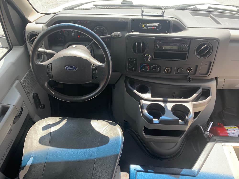 2012 Ford E350 Starcraft - Image 13