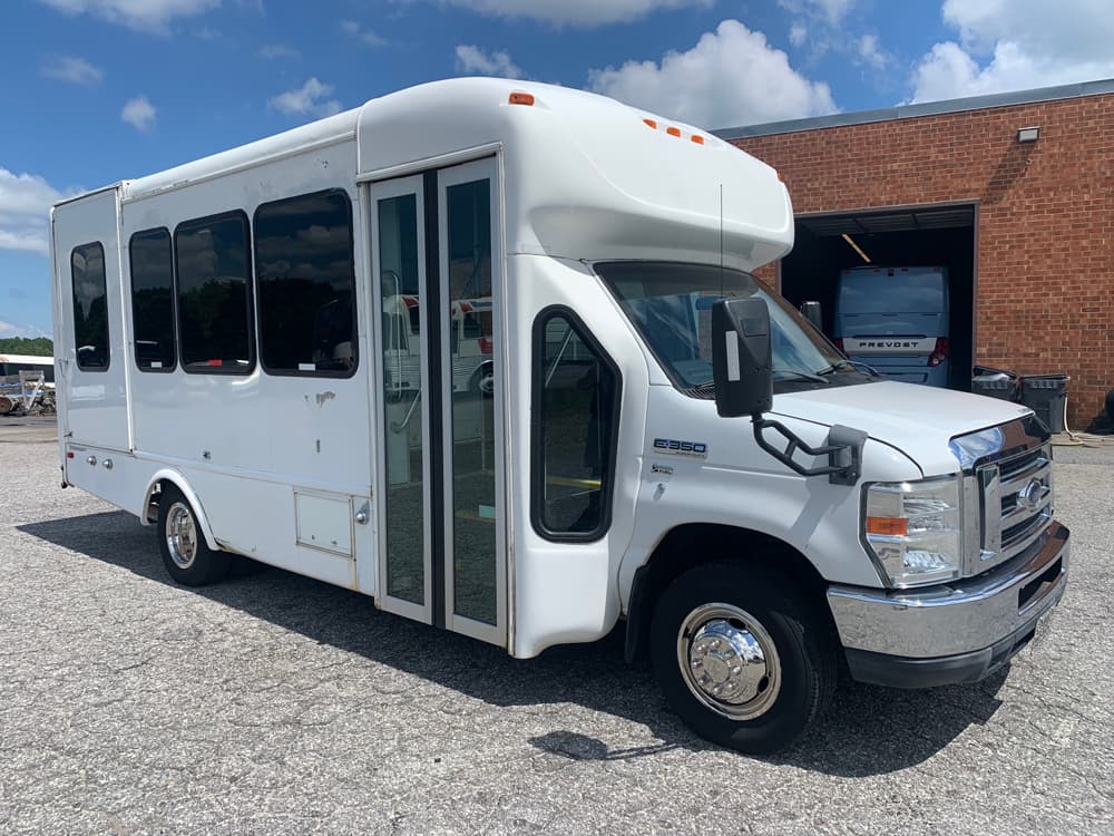 2012 Ford E350 Starcraft - Image 2