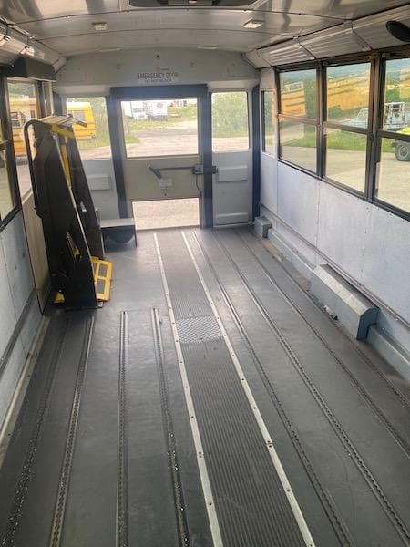 2011 Freightliner Thomas Wheelchair Bus - Image 4