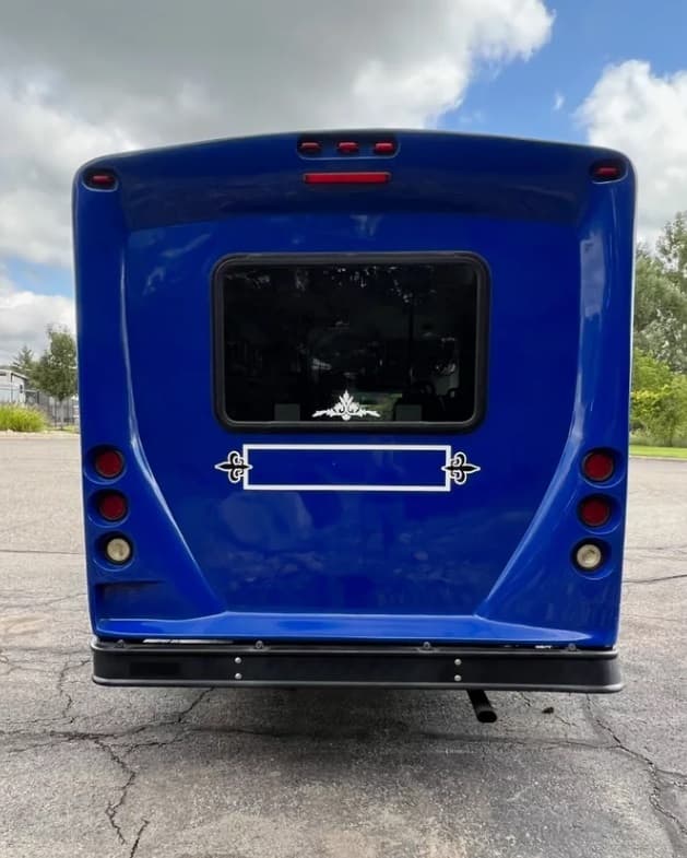 2013 Ford E450 - Image 2