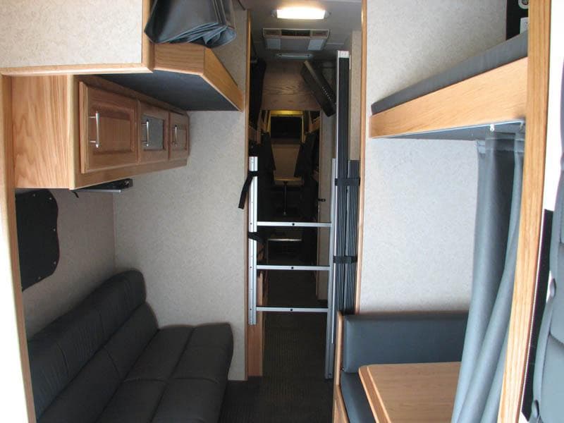 2007 Volvo NiteLiner Powerhouse Coach - Image 9
