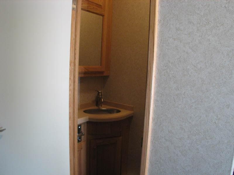 2007 Volvo NiteLiner Powerhouse Coach - Image 12