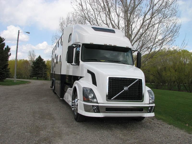 2007 Volvo NiteLiner Powerhouse Coach - Image 2