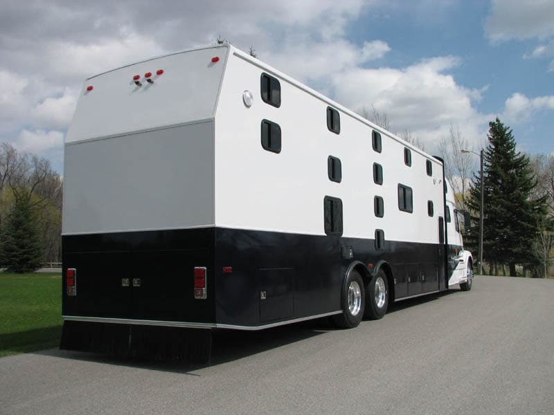 2007 Volvo NiteLiner Powerhouse Coach - Image 4