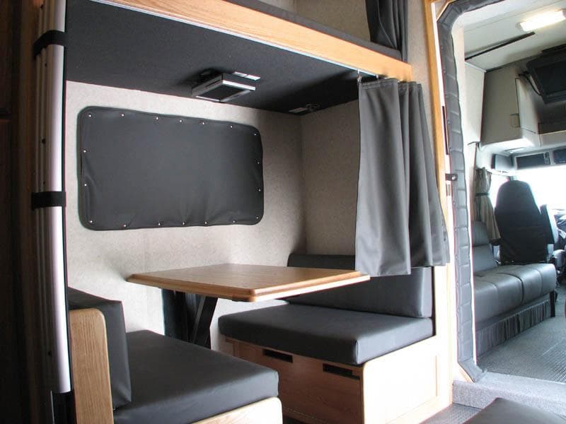 2007 Volvo NiteLiner Powerhouse Coach - Image 7