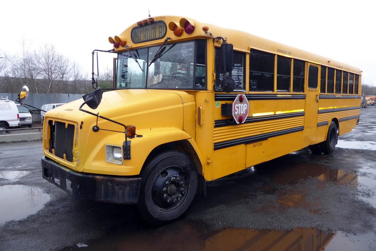 2002 Freightliner Thomas School Bus - Image 1