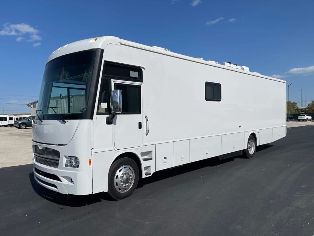 2018 Freightliner Mobile Medical Clinic - Image 2