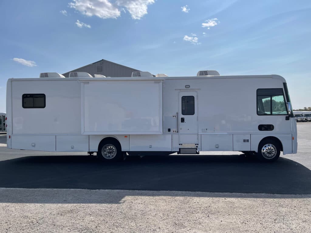 2018 Freightliner Mobile Medical Clinic - Image 4