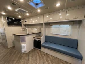 2018 Freightliner Mobile Medical Clinic - Image 7