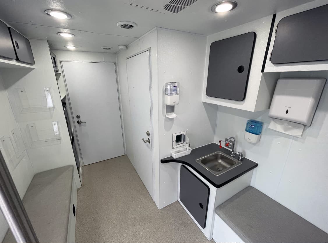 2018 Chevrolet 2500 Express Mobile Clinic - Image 10